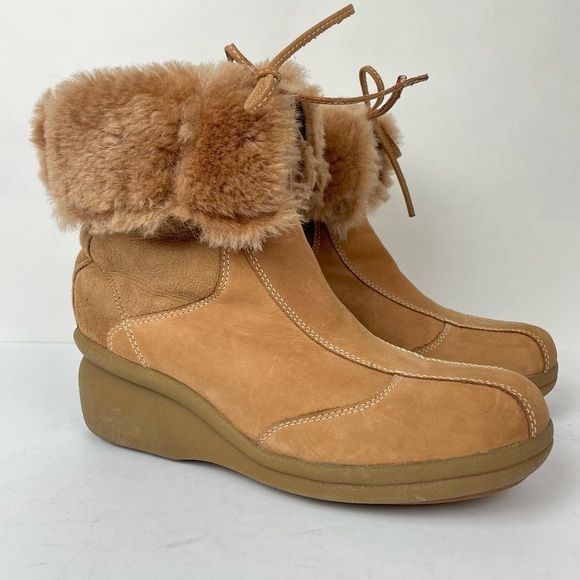 CLARKS brown Nubuck Leather Wedge Fur Lined Snow Winter Boots Foldover Size 8.5 - Picture 3 of 8
